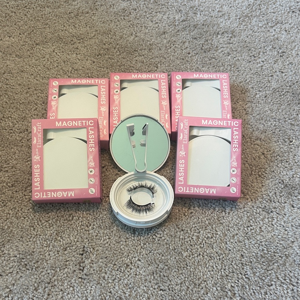 ElaraCraft Magnetic False Eyelashes with Applicator & Case with mirror set of 6